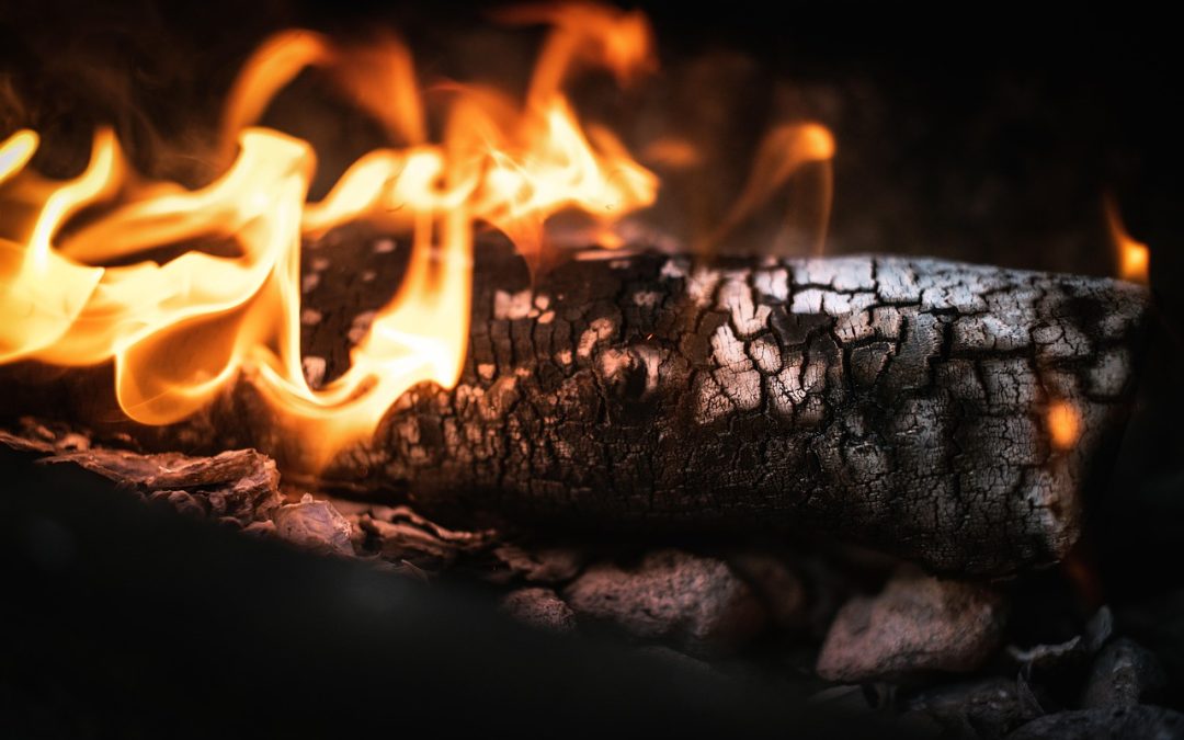 Dinas Damkar Katingan Penyemprotan Disinfektan di Jembatan