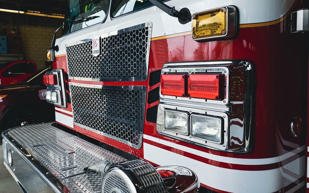 Dinas Damkar Katingan Bersihkan Material Longsor di Gudang